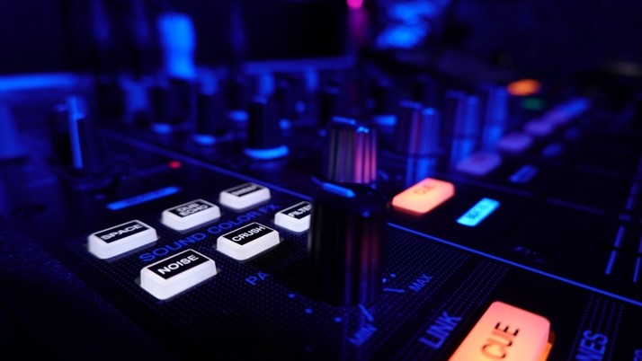 Dizzy Feet Events Pioneer DJ Hire
